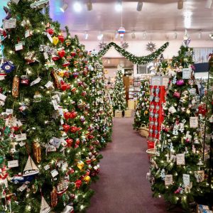 How to Shop For Holiday Decorations on a Budget